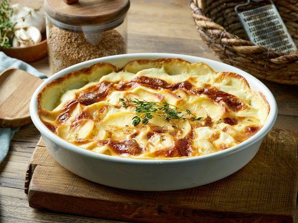 Quelles astuces pour un parfait gratin de pommes de terre dauphinois avec une cuisson homogène?
