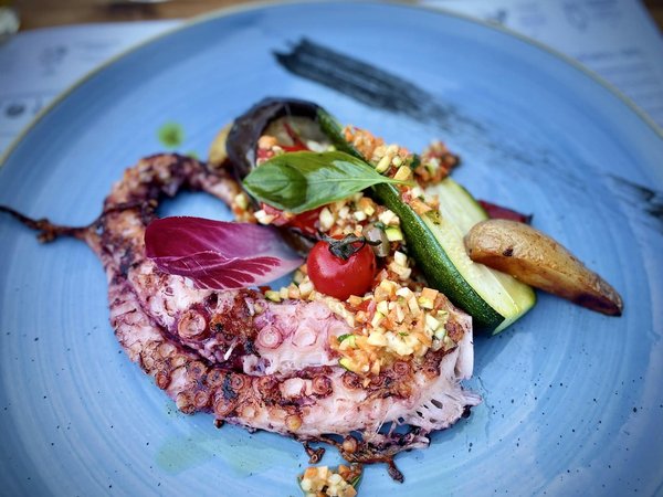 Quelles sont les techniques pour cuire des steaks à la perfection sur une plancha?